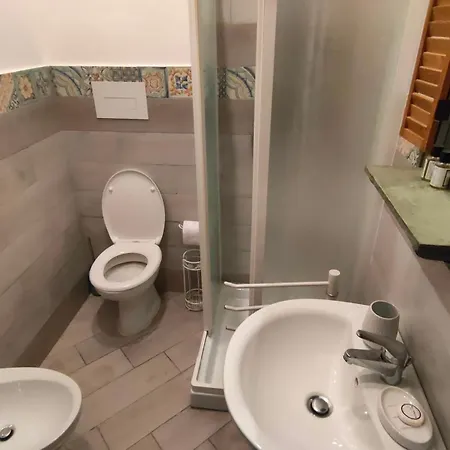 Alojamento de Acomodação e Pequeno-almoço 'a Vucchella 3*
